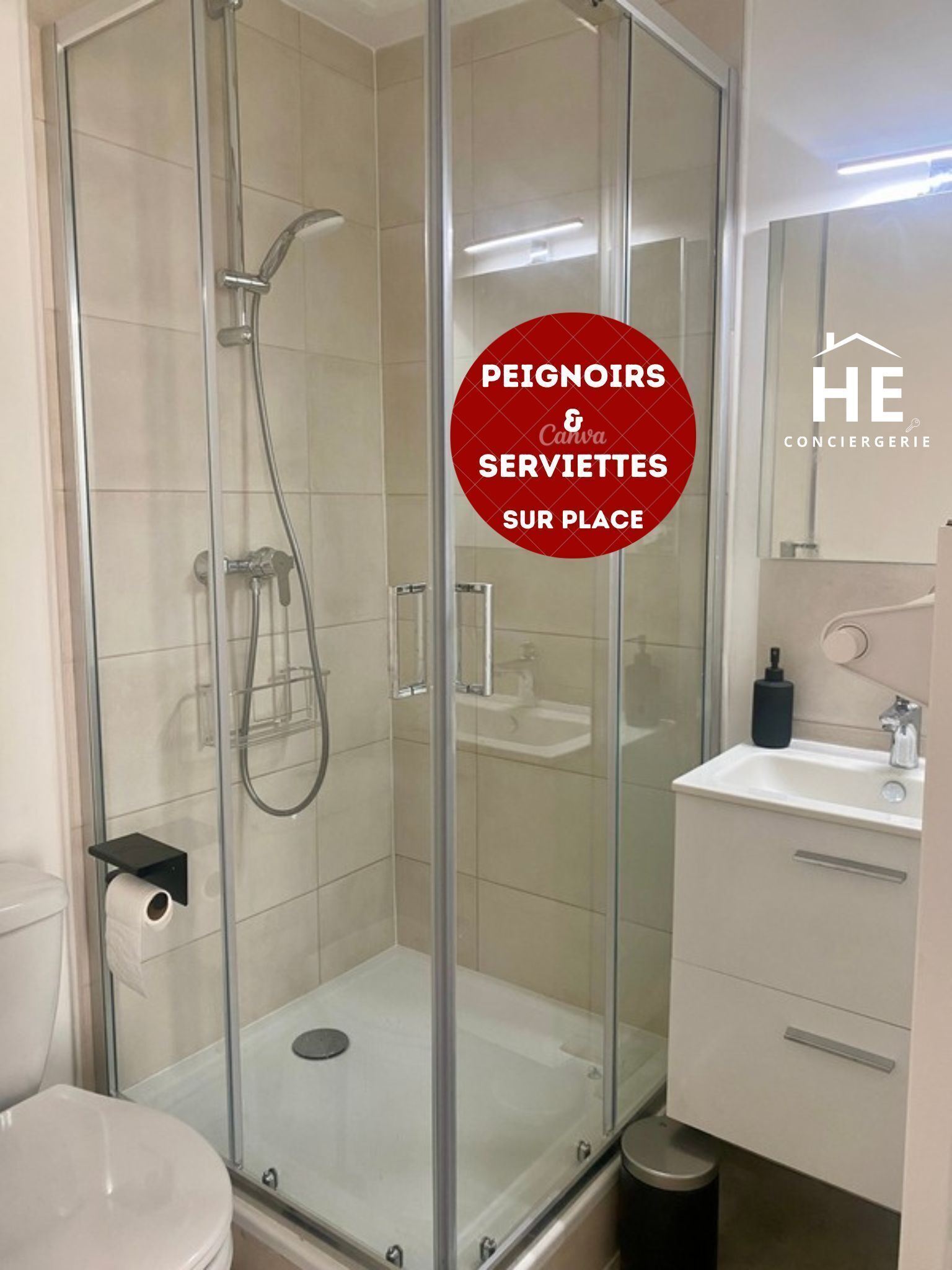 Douche, sèche-cheveux, serviettes fournies, savon