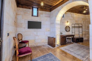 Suite, Private Bathroom | Living area | 43-inch flat-screen TV with satellite channels