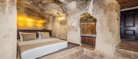 Superior Double Room, Non Smoking | Premium bedding, in-room safe, laptop workspace, free WiFi