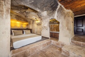 Superior Double Room, Non Smoking | Premium bedding, in-room safe, laptop workspace, free WiFi