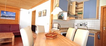 Cozy vacation apartment for 5 people, close to the elevator with a quiet south-facing terrace