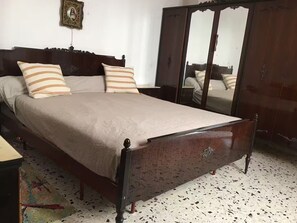 1 bedroom, in-room safe, desk, iron/ironing board