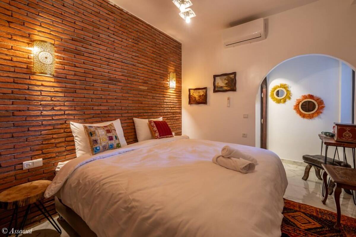 Soumaya | In-room safe, laptop workspace, individually decorated, bed sheets