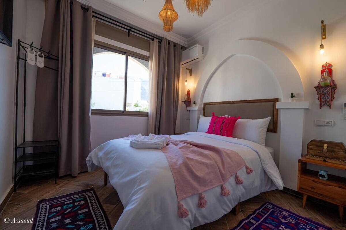 Alya | In-room safe, laptop workspace, individually decorated, bed sheets