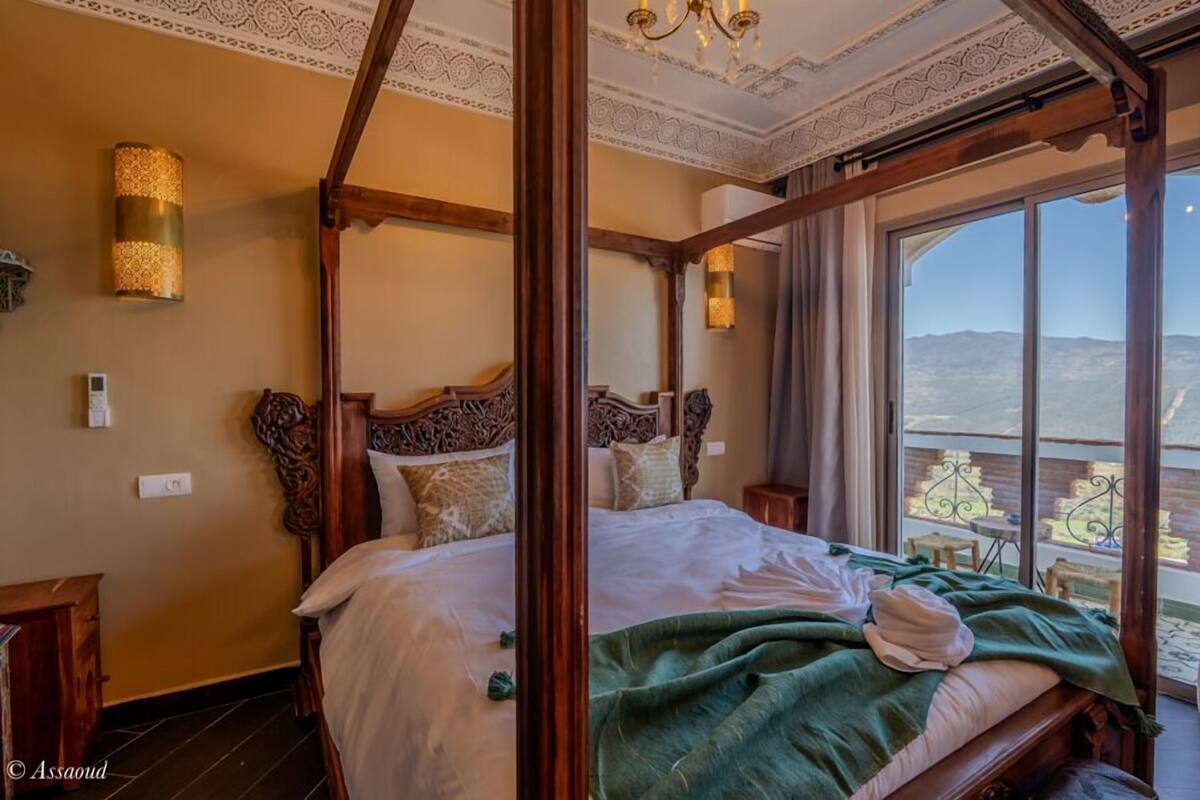 Halima | In-room safe, laptop workspace, individually decorated, bed sheets