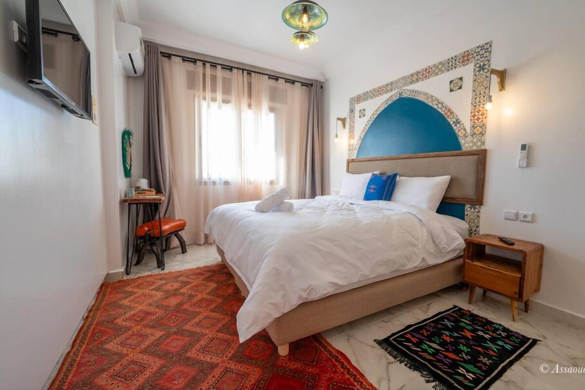 Youssra | In-room safe, laptop workspace, individually decorated, bed sheets