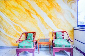 Coin salon dans le hall