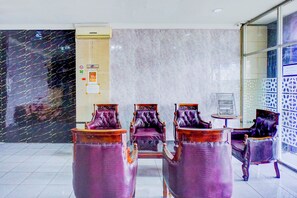 Coin salon dans le hall