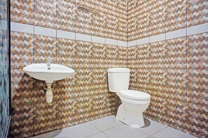 Ducha, artículos de higiene personal gratuitos, toallas y jabón