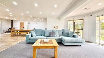 Télévision, cheminée