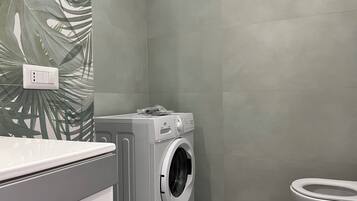 Doccia, asciugacapelli, bidet, asciugamani