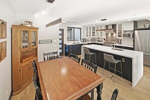 Dining - Bear Mountain Dropzone: True Ski In Ski Out! Luxury! Private HOT TUB! Foosball! Air Conditioning! Pickle Ball Court! EV Charger! (Big Bear Lake)