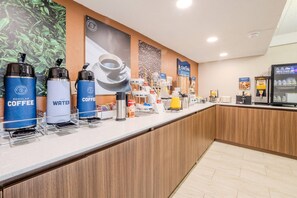 Free daily breakfast  - Clarion Pointe Winston – Salem Downtown (Winston-Salem)
