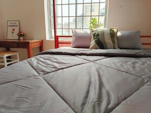 Design Quadruple Room | Premium bedding, desk, laptop workspace, free WiFi - Anh's House Modern Homestay 2 (Ho Chi Minh City)