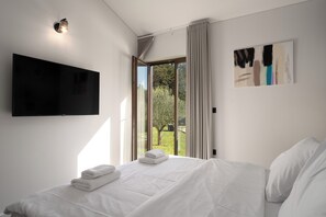 2 soveværelser, pengeskab på værelset, strygejern/strygebræt