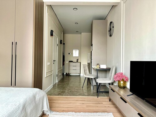 "Tango" charming 1-bedroom apartment with WiFi, AC close to Arbat