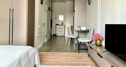 "Tango" charming 1-bedroom apartment with WiFi, AC close to Arbat