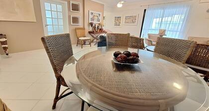 Swimming pool 3 bedrooms 1 suite 2 parking spaces Air conditioning Balcony Sea view