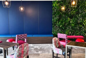 Lobby - Hawthorn Extended Stay by Wyndham Mebane (Mebane)