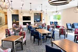 Breakfast area - Hawthorn Extended Stay by Wyndham Mebane (Mebane)