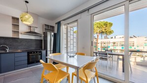 House - 2-br Apartment by the Beach - Jasemin (Ishëm)