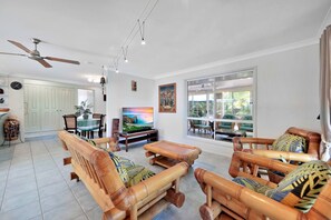 Interior - A great escape nestled in the picturesque seaside town of Bargara (Bargara)