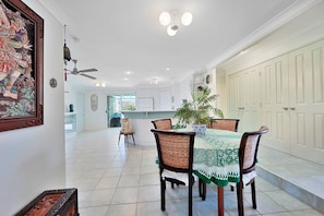 Dining - A great escape nestled in the picturesque seaside town of Bargara (Bargara)