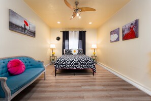 3 slaapkamers, een strijkplank/strijkijzer, gratis wifi, beddengoed