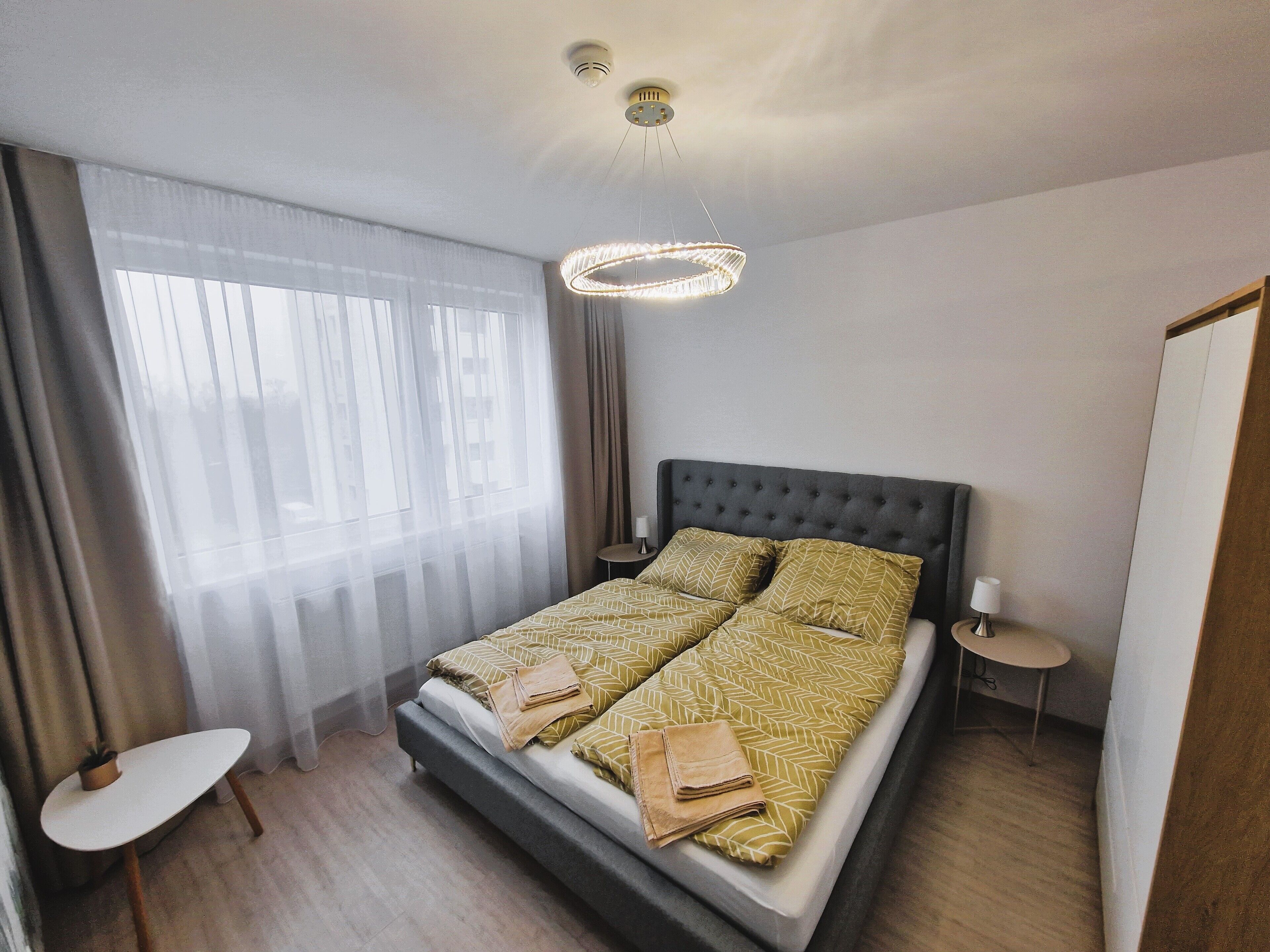 1 habitación, tabla de planchar con plancha, wifi gratis y ropa de cama 