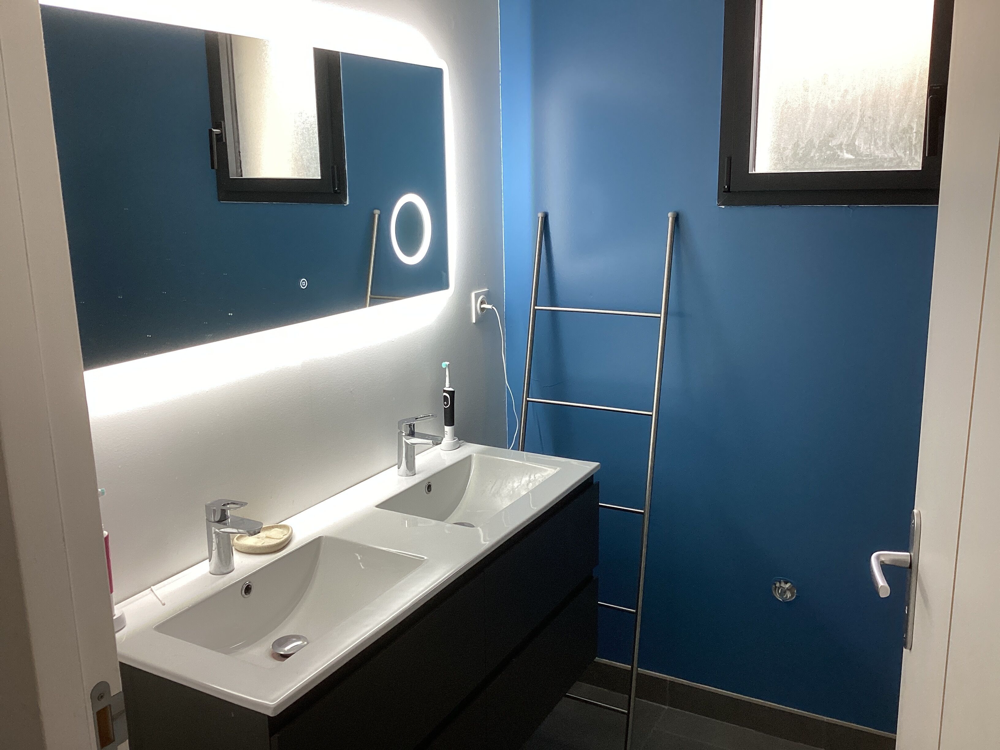 Dusche, Handtücher, Toilettenpapier