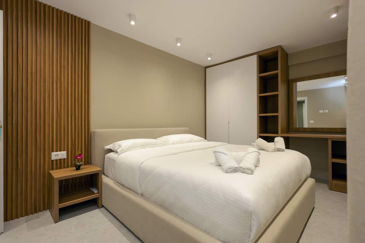 Apartamento conforto, ar-condicionado, vista para o jardim | 1 quarto, roupas de cama premium, edredons de pluma, cofres nos quartos