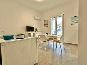 Dining - Casa La Mamà, 150 meters from the sea (ALCAMO)