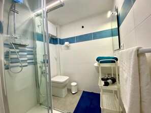 Séchoir à cheveux, serviettes fournies