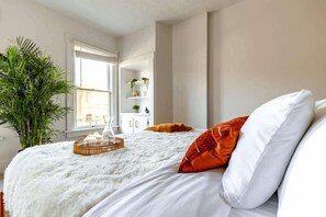 4 bedrooms, in-room safe, desk, iron/ironing board