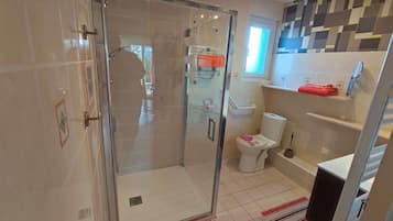 Shower, towels, toilet paper