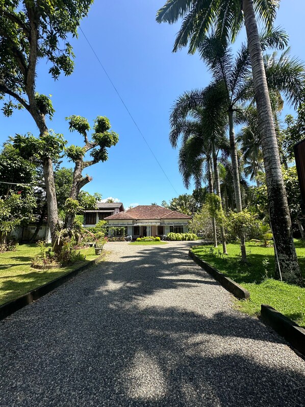Fachada de la propiedad