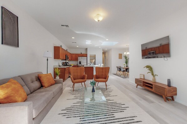 Smart TV, computer monitors