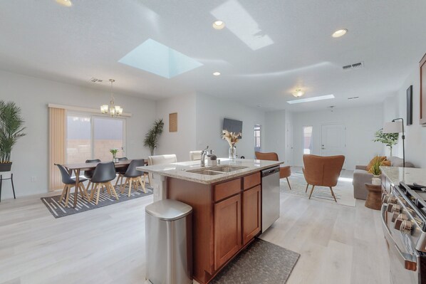 المنشأة من الداخل