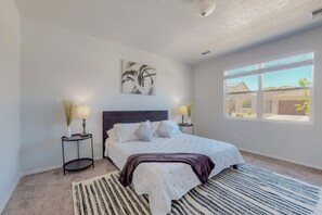 3 عدّة غرف نوم ومكتب ومكواة/لوح كي وواي فاي مجانًا