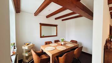 House, 3 Bedrooms, Patio, Garden View | Dining room