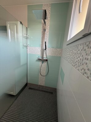 Een douche, een haardroger