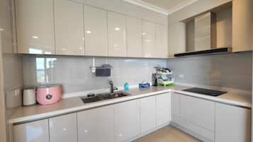 Appartement, 3 chambres, balcon, vue sur la ville | Cuisine privée
