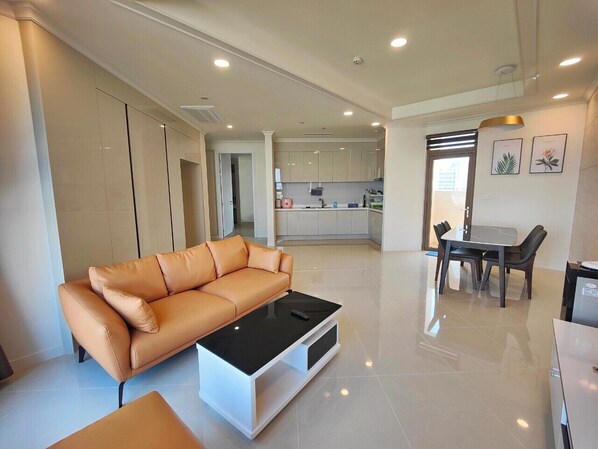 公寓, 3 间卧室, 阳台, 城市景观 | 起居区 | 平板电视、Netflix、流媒体服务