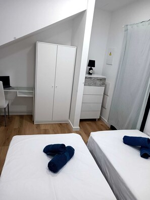 2 habitaciones, tabla de planchar con plancha, wifi y ropa de cama
