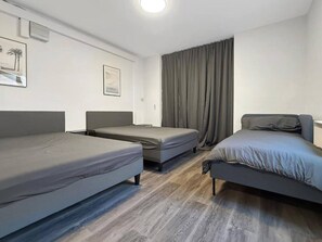 2 habitaciones, tabla de planchar con plancha, wifi y ropa de cama 