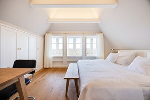 4 soverom, skrivebord, strykejern/-brett og wi-fi (inkludert)