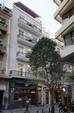 Front of property - AthenSun Luxury Suites (Athens)