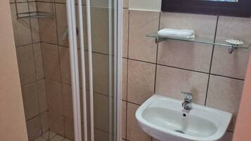 Appartement, 2 chambres, accessible aux personnes à mobilité réduite, fumeurs | Salle de bain