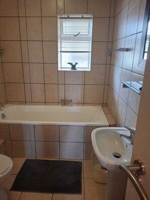 Apartamento, 2 quartos, acessível, para fumantes | Banheiro