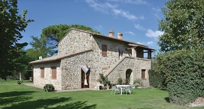 Joli appartement dans une maison de vacances avec piscine, climatisation et TV, près de Sienne
